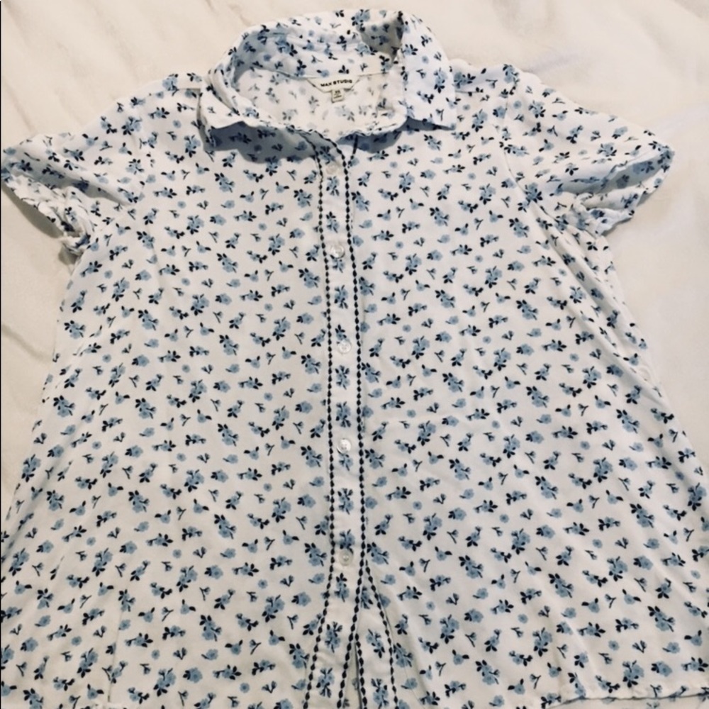 Dressy blue flowers button up blouse